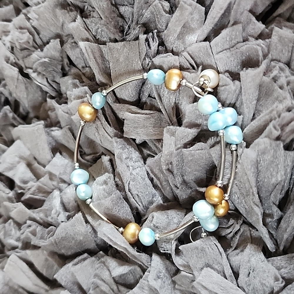Vantel pearl wrist candy